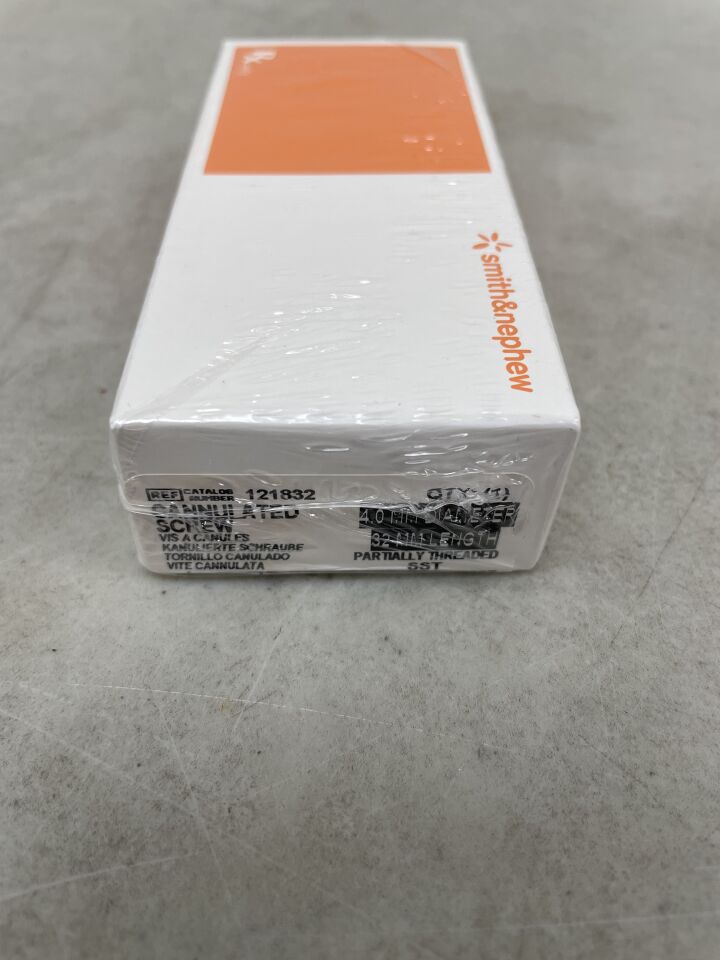 121832 - SMITH & NEPHEW - Cannulated Screw, 4.0mm, 32mm Partially Threaded SST, (BX/1) - ( Expiry Date: 2025-06-01 )