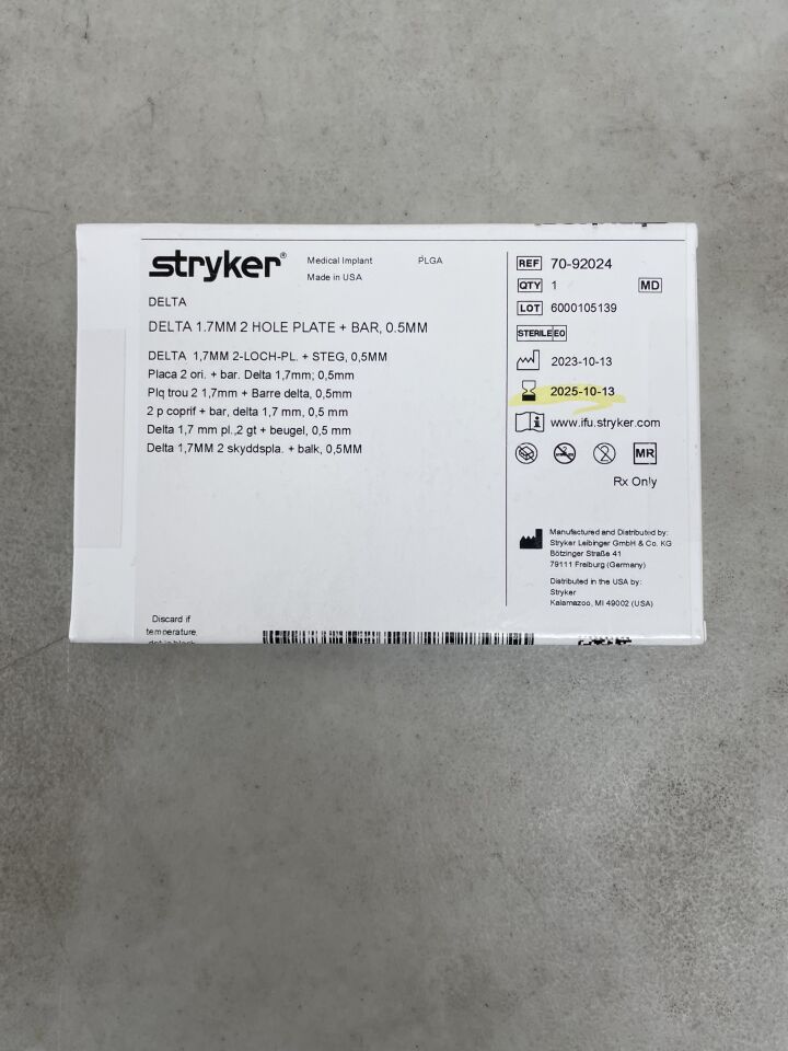 70-92024 - STRYKER - delta 1.7mm 2 hole plate + bar, 0.5mm, (BX/1) - ( Expiry Date: 2025-10-13 )