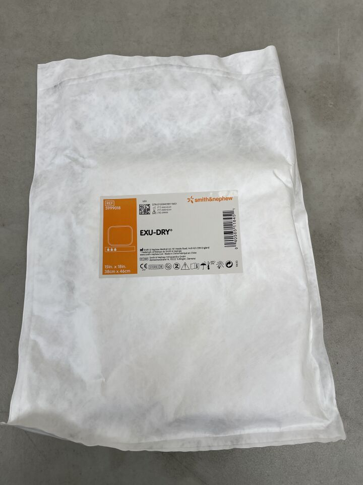 5999018 - SMITH & NEPHEW - exu-dry dressing 38x46cm, (EA) - ( Expiry Date: 2025-02-26 )