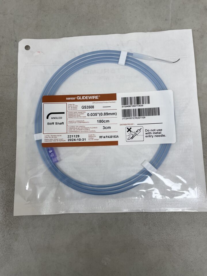 GS3508 - TERUMO - Radifocus Glidewire - Angled Stiff Shaft - .035" x 180cm x 3cm, () - ( Expiry Date: 2025-12-07 )