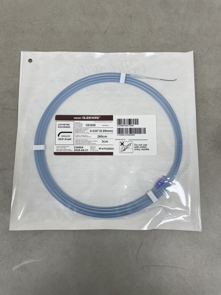 GS3509 - TERUMO - Radifocus Glidewire - Angled , Stiff Shaft - .035" x 260cm x 3cm, () - ( Expiry Date: 2025-12-17 )