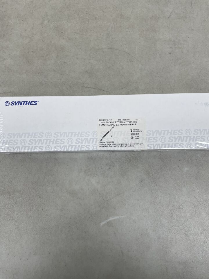 04.013.740S - SYNTHES - Cannulated Expert Retrograde/Antegrade Femoral Nail, Green, 13 dia. x 300 mm Length, Sterile, (BX/1) - ( Expiry Date: 2026-02-28 )