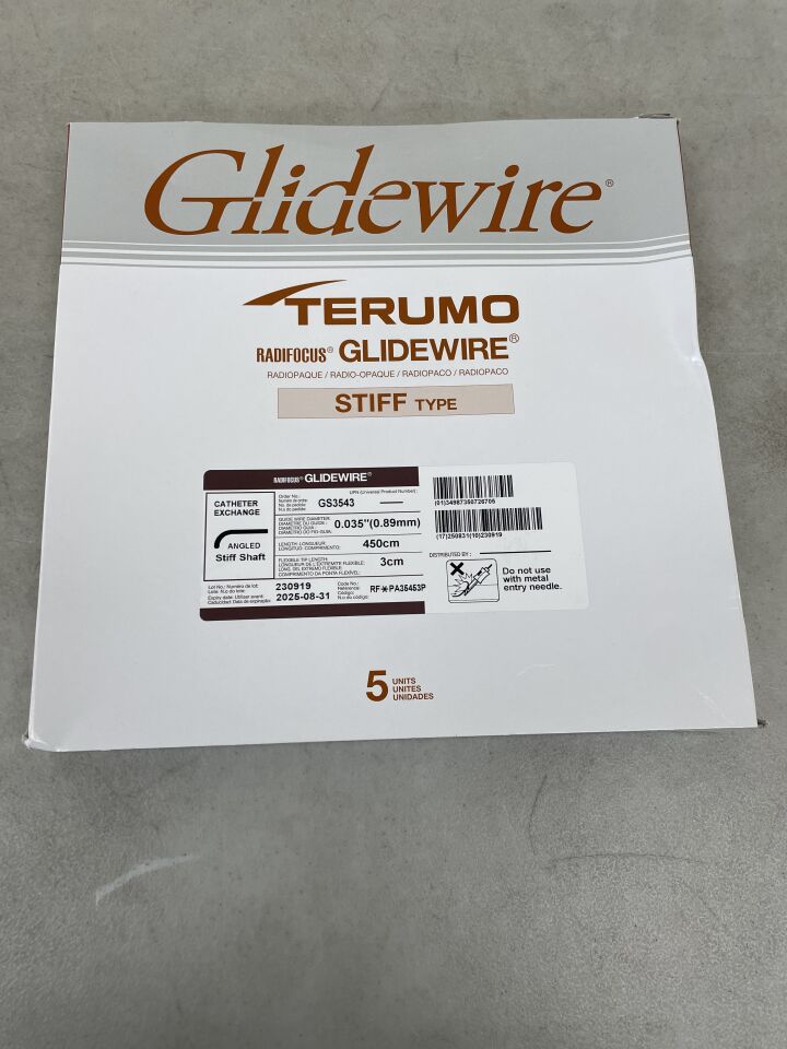 GS3543 - TERUMO - Radifocus Glidewire - Angled, Stiff Shaft - .035" x 450cm x 3cm, (BX/5) - ( Expiry Date: 2025-08-31 )