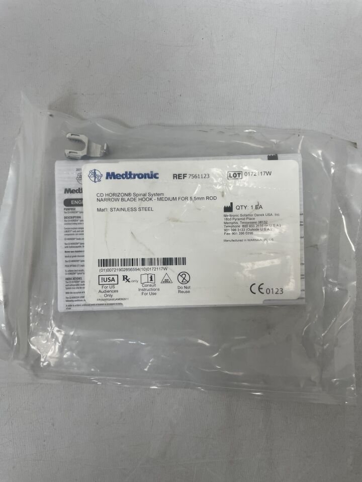 7561123 - MEDTRONIC - CD HORIZON Spinal System Hook, Narrow Blade, Medium, (EA) - ( Expiry Date: 2099-12-31 )