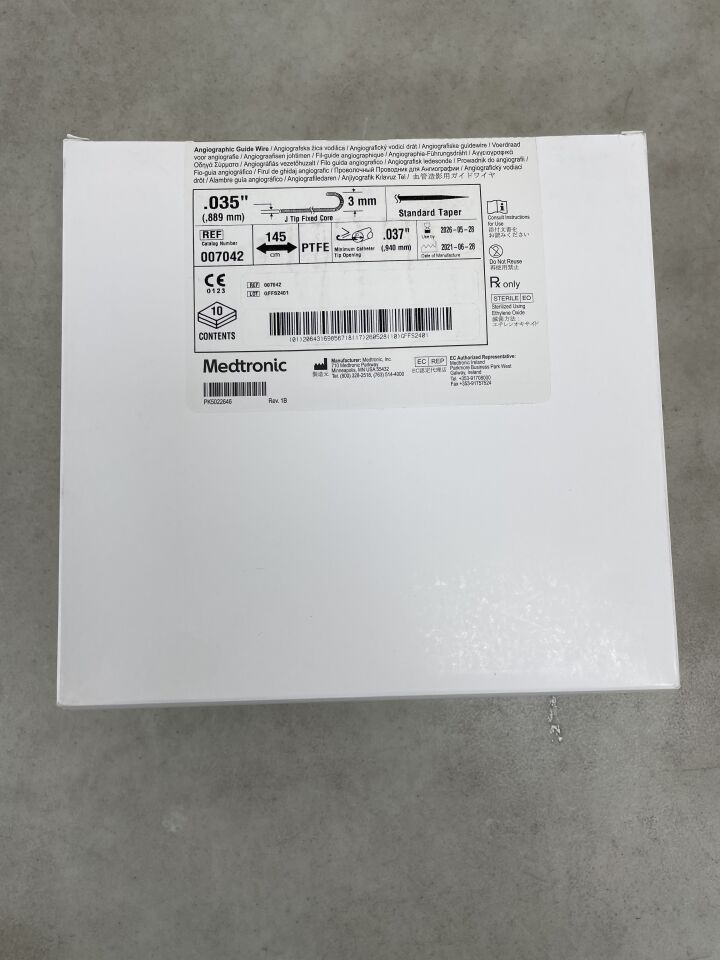 7042 - MEDTRONIC - Angiographic PTFE Guide Wire, Fixed Core 0.035" x 145cm, J Tip, (BX/10) - ( Expiry Date: 2026-05-28 )
