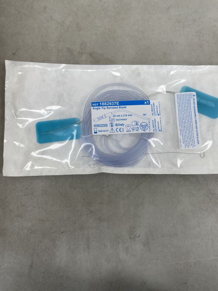 1882937E - MEDTRONIC - Non-Rotatable Angle-Tip Serrated Airway Blade, 2.9 mm dia. x 20 cm Length, (EA) - ( Expiry Date: 2026-02-07 )