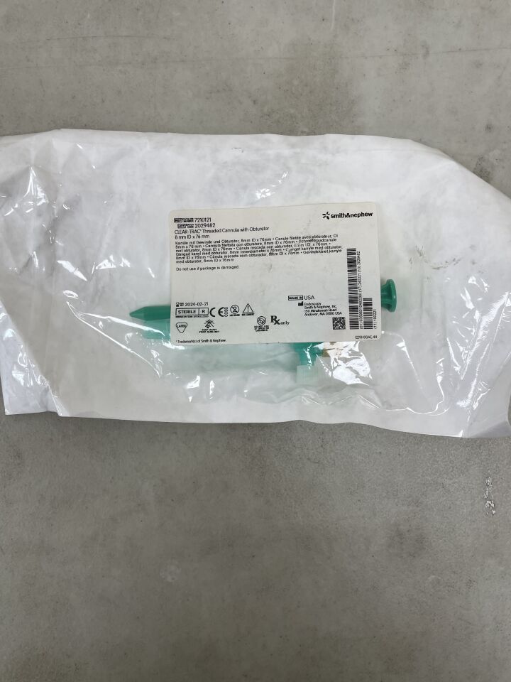 7210121 - SMITH & NEPHEW - Clear-Trac Threaded Cannula with Obturator 8mm x 76mm (with Latex), (EA) - ( Expiry Date: 2024-02-21 )