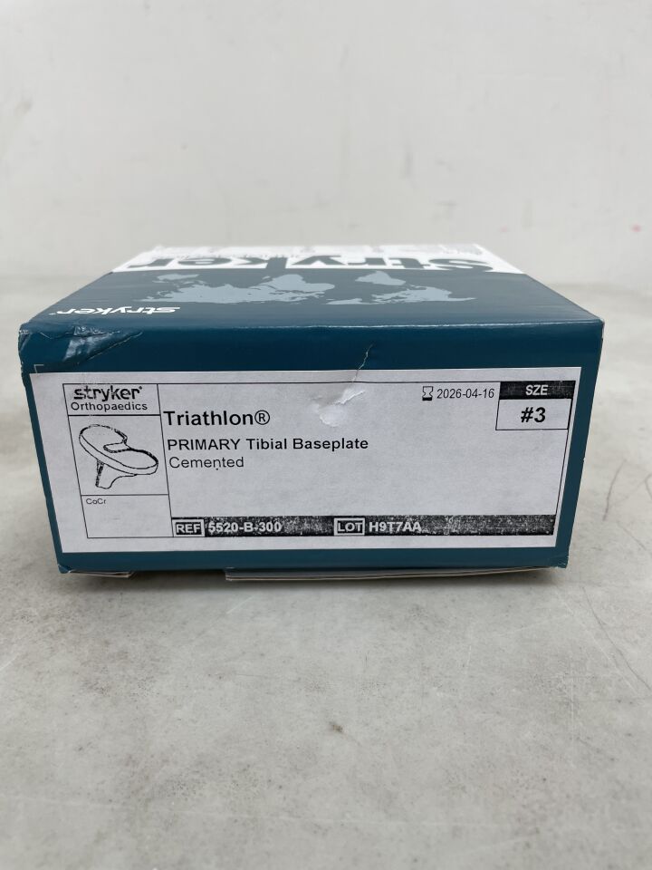 5520-B-300 - STRYKER - Triathlon Primary Tibial Baseplate, Cemented, Size 3, (BX/1) - ( Expiry Date: 2026-04-16 )