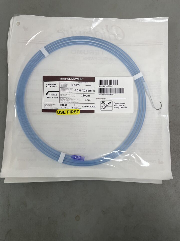 GS3509 - TERUMO - Radifocus Glidewire - Angled , Stiff Shaft - .035" x 260cm x 3cm, (EA) - ( Expiry Date: 2026-03-31 )