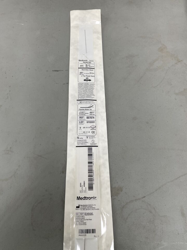 7874 - MEDTRONIC - Angiographic Guide Wire SS Fixed Core, J Tip 45cm, (EA) - ( Expiry Date: 2025-06-28 )