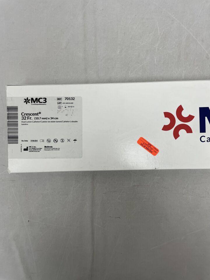 70132 - MC3 - Crescent Jugular Dual Lumen Catheter, 32F x 34cm, (BX/1)