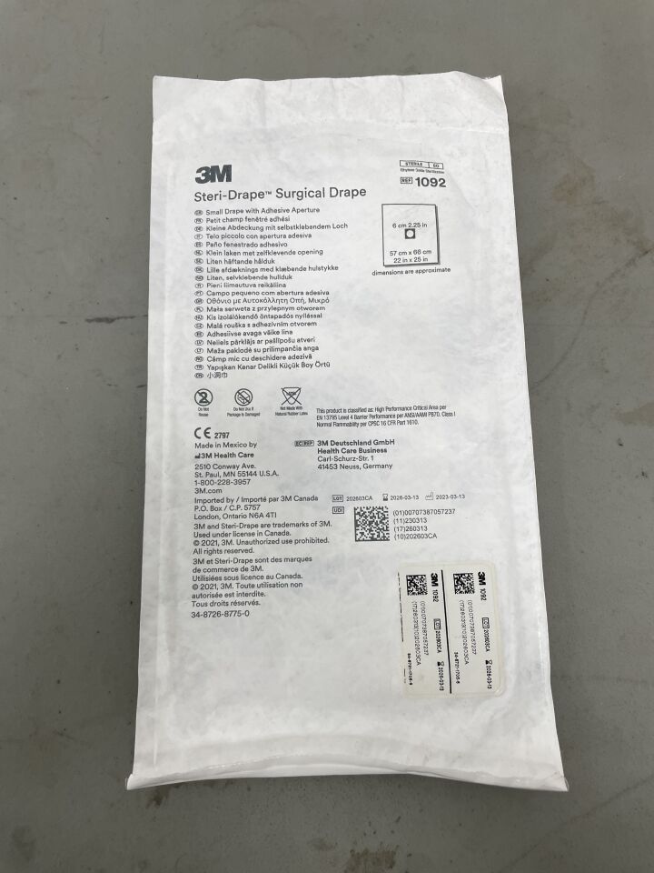 1092 - 3M - Steri-Drape Small Drape w/Adhesive Aperture 22" x 25", (EA)