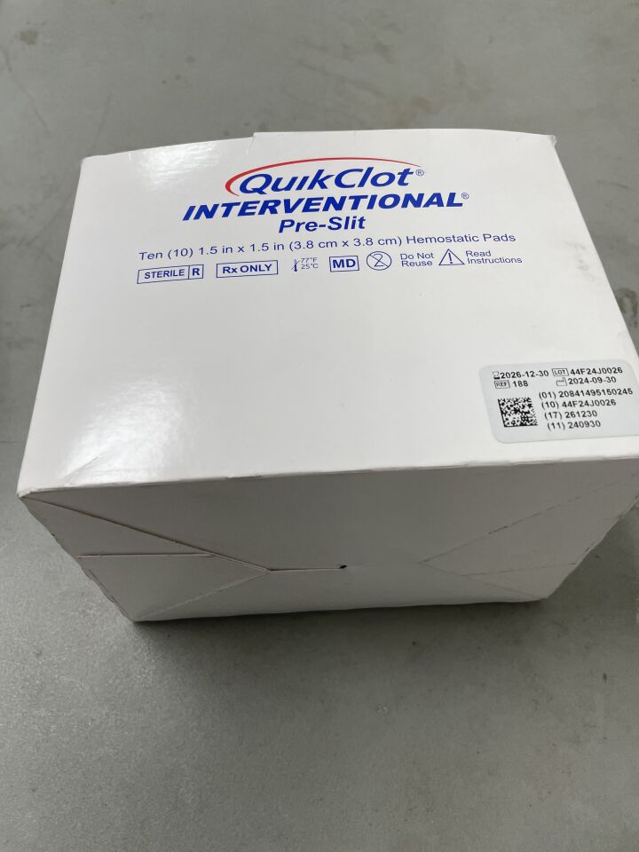 188 - TELEFLEX - QuikClot Interventional Pre-Slit Hemostatic Pad, 3.8 x 3.8cm, (BX/10)