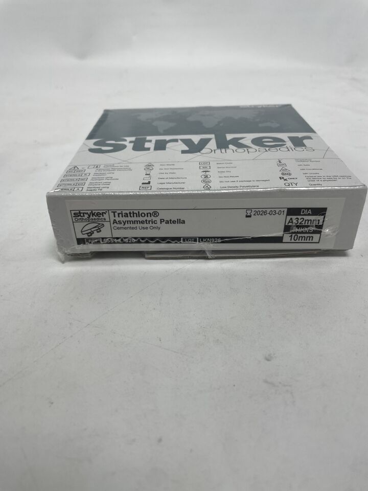5551-L-320 - STRYKER - Triathlon Patella, 32 mm dia., (BX/1)
