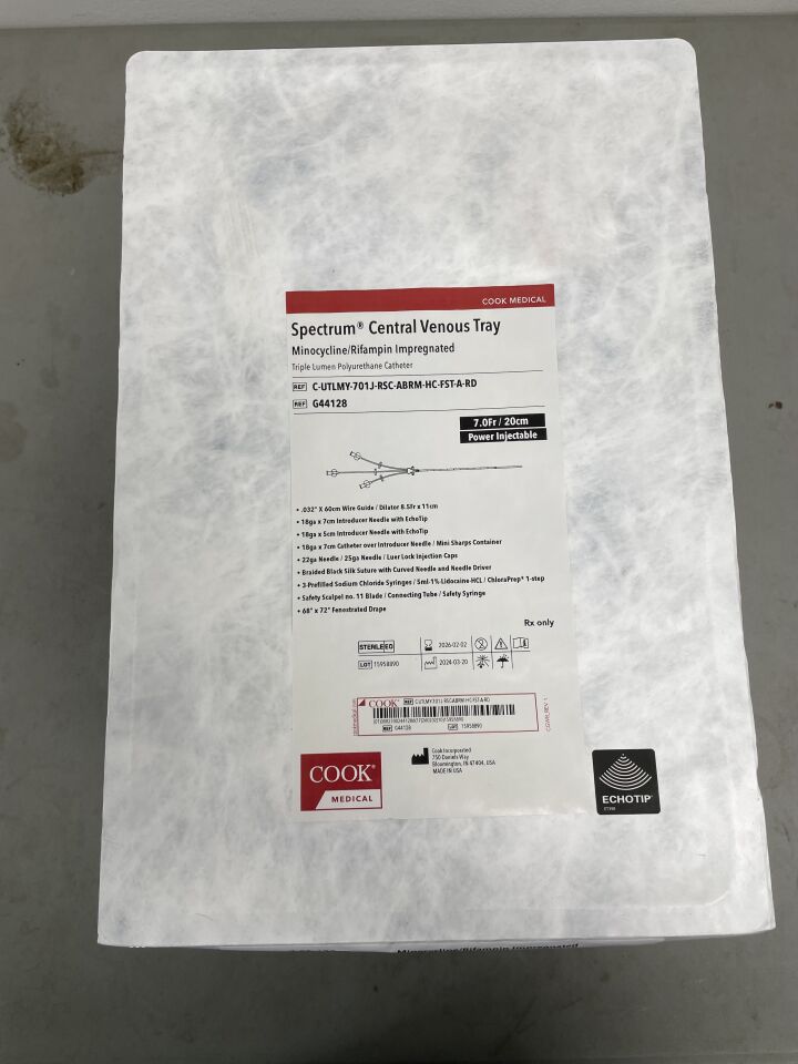 G44128 - COOK - Spectrum Central Venous Tray, Minocycline/Rifampin Impregnated, Triple Lumen Polyurethane Catheter, 7.0Fr/20cm, Power Injectable, (EA)