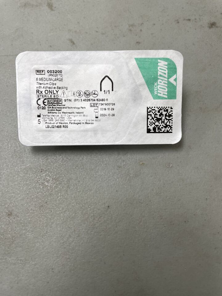 3200 - TELEFLEX - Weck Horizon Titanium Ligating Clips: Medium-Large, 6/120 Clips, (EA)