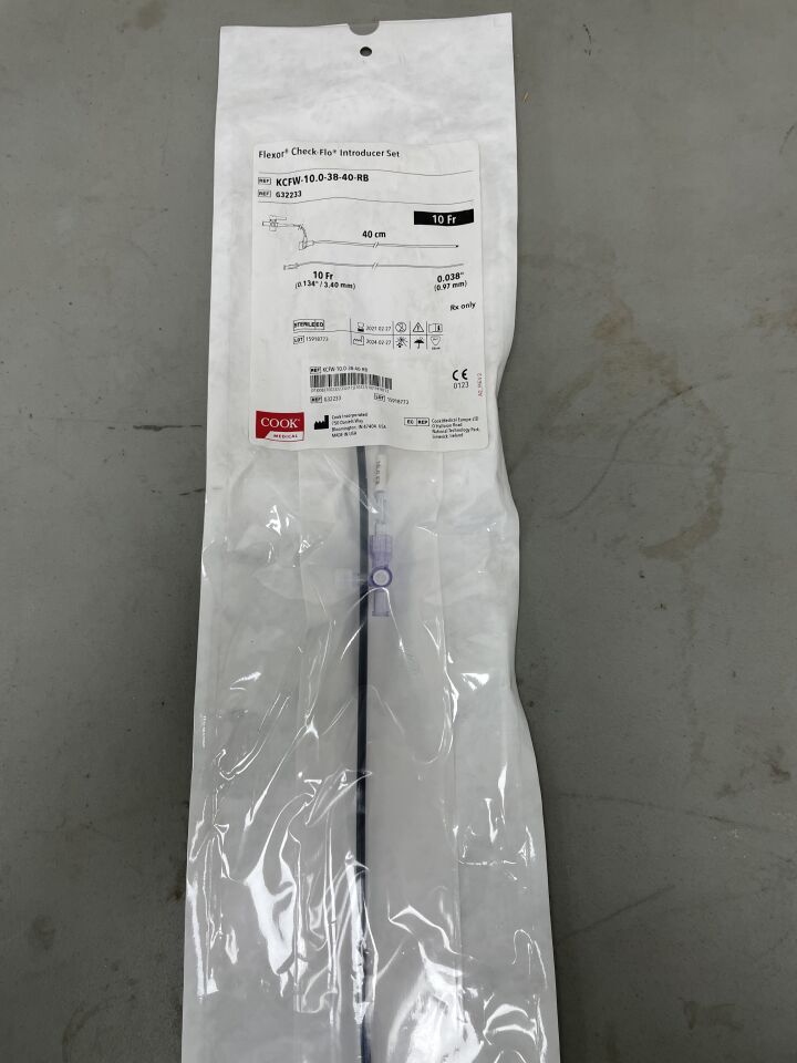G32233 - COOK - Flexor Introducer w/Large Check-Flo Valve 10F x 40cm, 0.038" - UOM EA - expiration 2027-02-27, (EA)