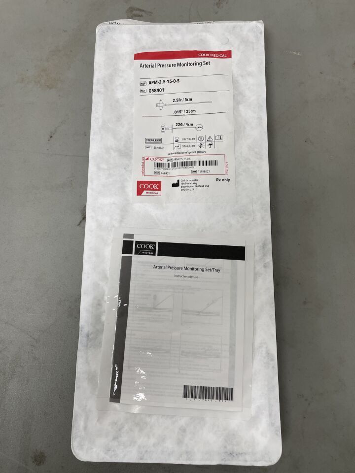 G58401 - COOK - Arterial Pressure Monitoring Tray 2.5F x 5cm, 22G, 0.015" - UOM EA - expiration 2027-03-01, (EA)
