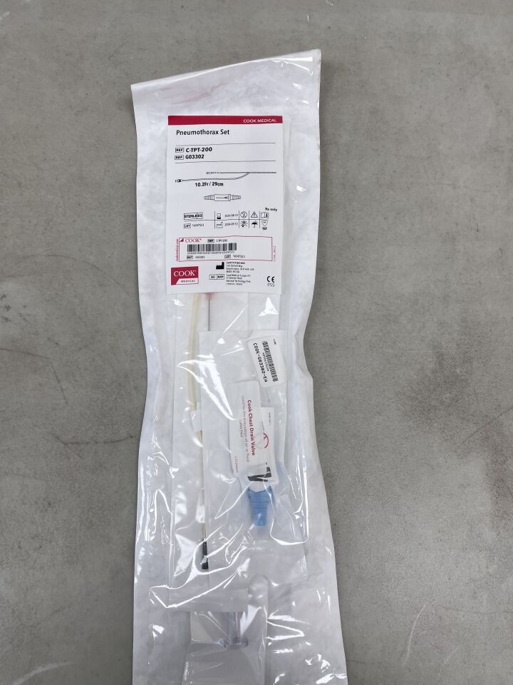 G03302 - COOK - Standard Pneumothorax Set, 29 cm Catheter Length - UOM EA - expiration 2026-08-19, (EA)
