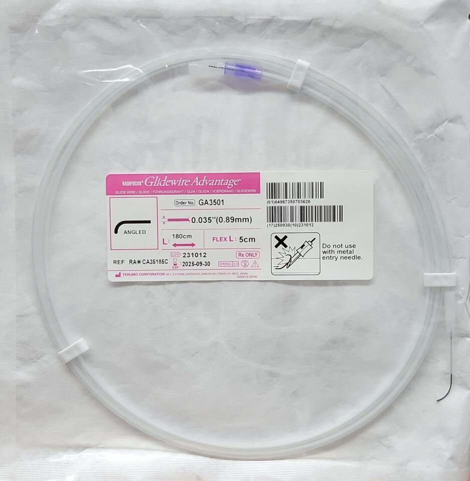 GA3501 - TERUMO - Radifocus Glidewire Advantage - Angled - .035" x 180cm x 5cm - Lot 231012, (EA)