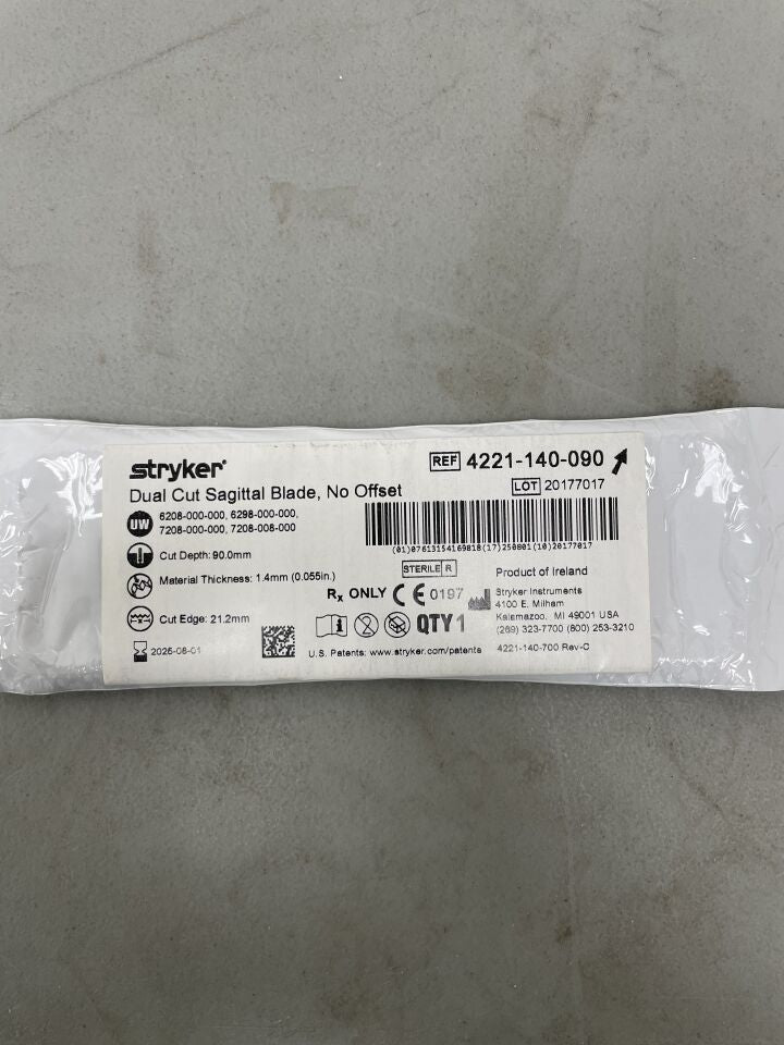 4221-140-090 - STRYKER - Dual Cut Sagittal Blade, 3.543 in. Length, 0.827 in. Width, (EA)