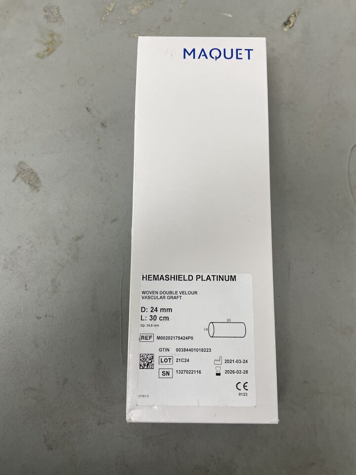 M00202175424P0 - MAQUET - Hemashield Platinum Woven Double Velour Vascular Graft 24 mm x 30cm, (BX/1)
