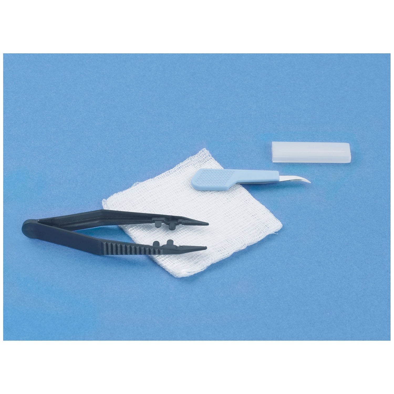 732 - Busse Hospital Disposables, Inc. - Kit para retirar suturas Igual que el n.° 723 excepto: 1 cortador de suturas, 1 fórceps de plástico Posi-Grip™ y (1) esponja de gasa de 3" x 3", estéril, 50/caja, caja