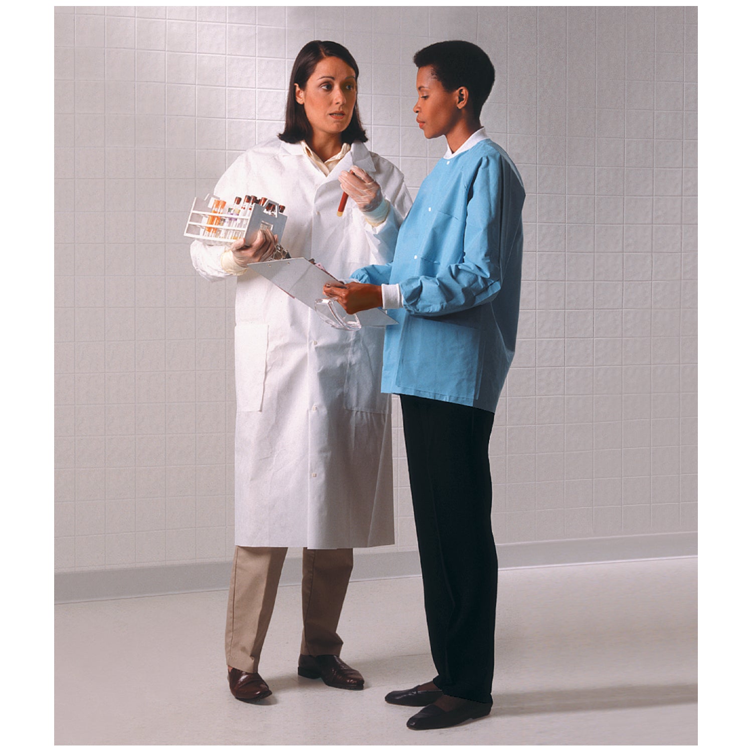 10043 - O&M Halyard - Lab Coat, White, X-Large, 25/cs (US Only) , cs