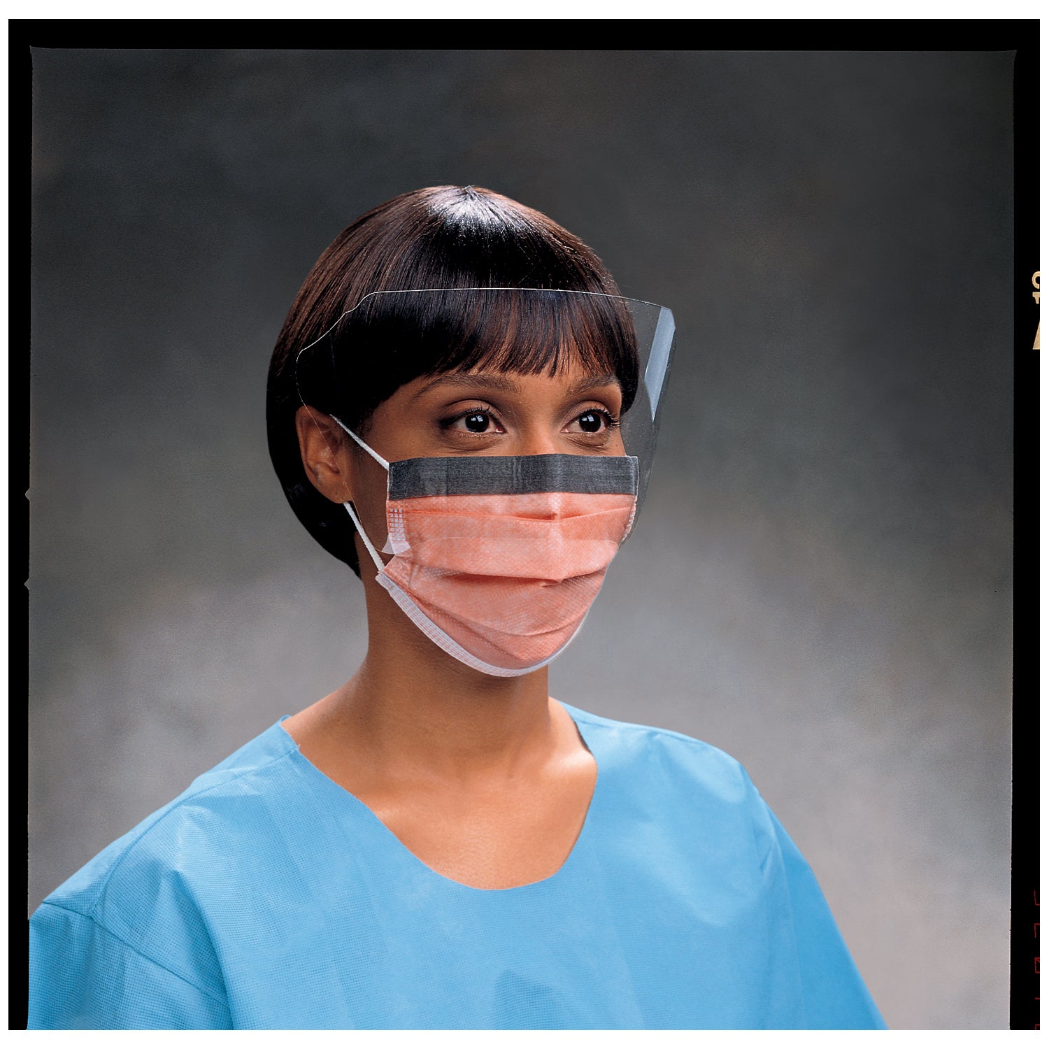 47147 - O&M Halyard - Fluidshield® Fog-Free Procedure Mask with Earloops, Level 3, Wraparound Visor, Orange, 25/pkg, 4 pkg/cs (72 cs/plt) (US Only) (Short-Dated & Non-Returnable) , cs