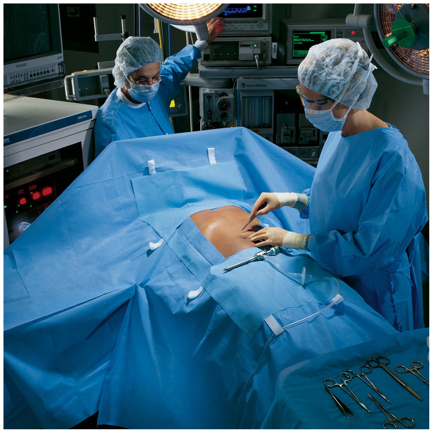 88241 - O&M Halyard - Laparotomy Pack IV, Sterile Pack Contains: (1) Back Table Cover, Zone-Reinforced, 44" x 90", (2) Large ULTRA Fabric-Reinforced Surgical Gown with Towels, (1) Mayo Stand Cover, Reinforced, 23" x 54", (1) Absorbent Towel, 15" x 26", (