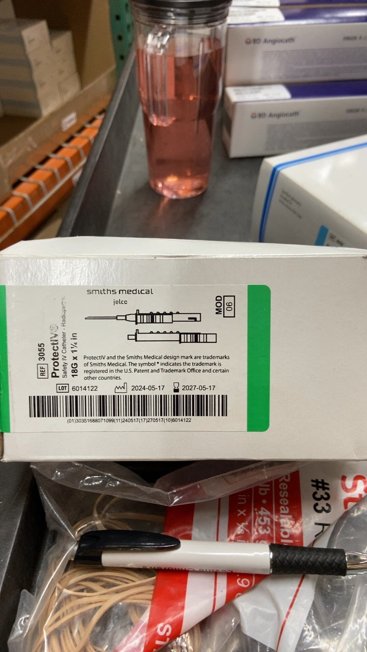 3055 - SMITHS MEDICAL - ProtectIV® Safety IV Catheter - Radiopaque 18G x 1¼ in, (CS/50)