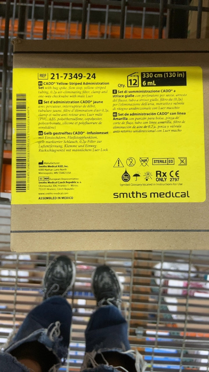 21-7349-24 - SMITHS MEDICAL - CADD Yellow-Striped Administration Set with flow stop, yellow-striped tubing, 0.2μ air-eliminating filter, clamp and anti-siphon valve with male Luer, (BX/12)
