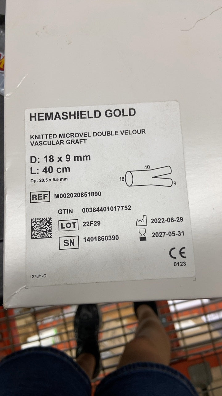 M002020851890 - INTERVASCULAR - HEMASHIELD GOLD KNITTED MICROVEL DOUBLE VELOUR VASCULAR GRAFT D: 18 x 9 mm L: 40 cm, (BX/1)
