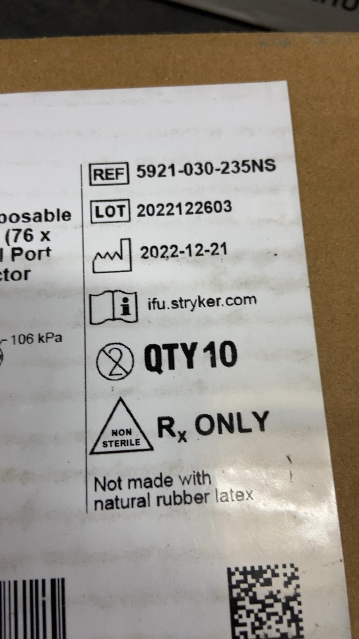 5921-030-235NS - STRYKER - Color Cuff Tourniquet Cuff, a royal blue, dual-port, single-bladder disposable surgical tourniquet measuring 30" x 4". Non Sterile, (BX/10)