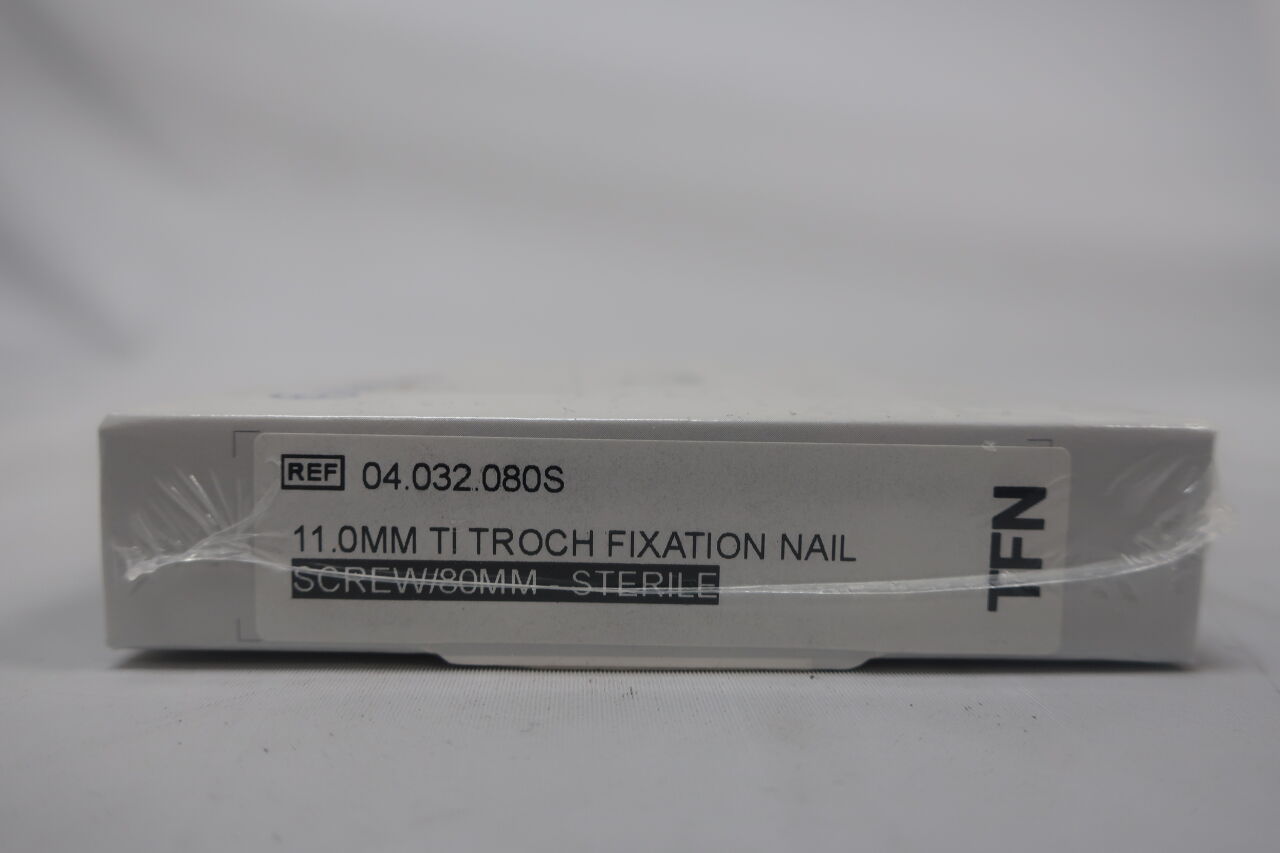 04.032.080S - SYNTHES - screw/80mm-sterile , (BOX/1) - ( Expiry Date: 2025-07-31 )