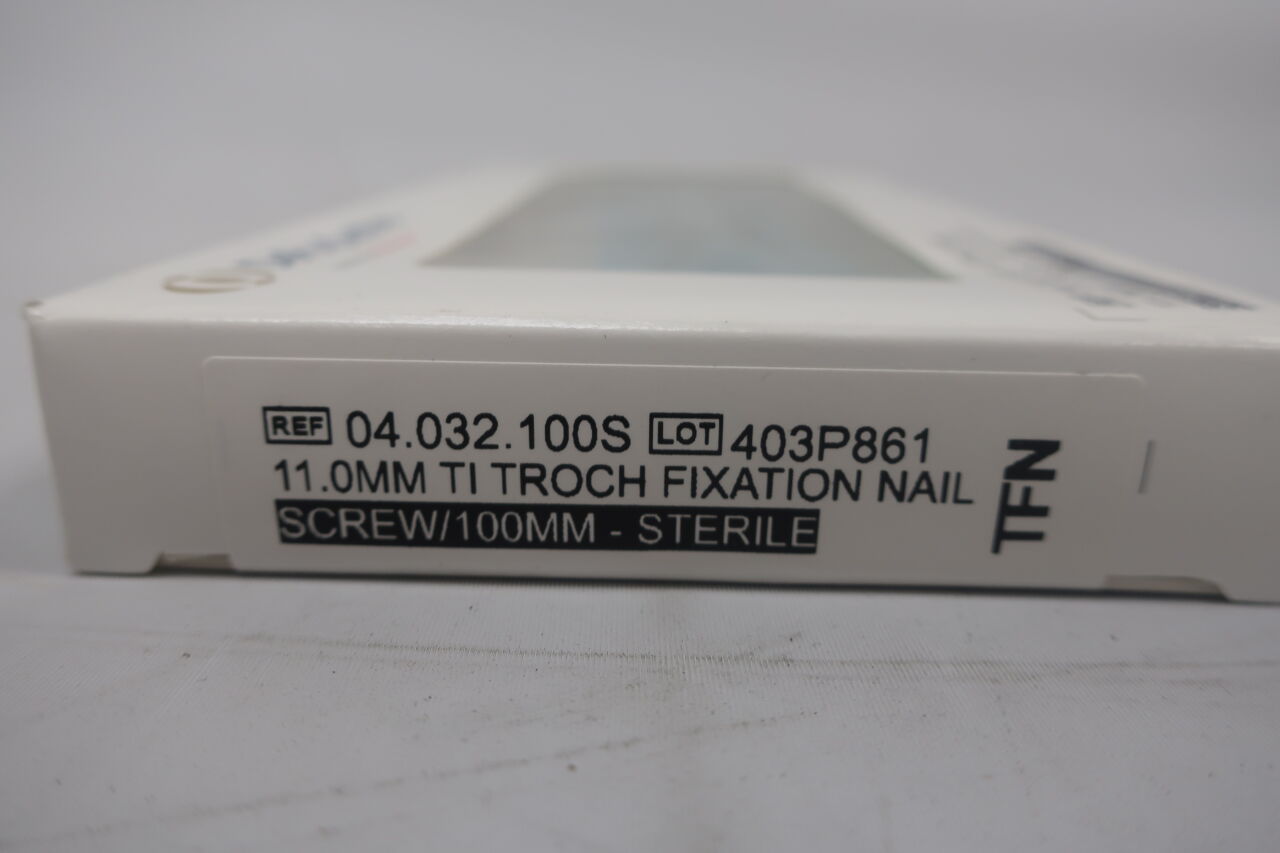 04.032.100S - SYNTHES - screw/100mm-sterile , (BOX/1) - ( Expiry Date: 2031-09-30 )