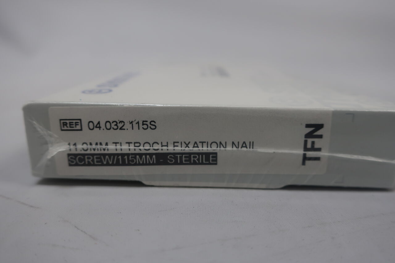 04.032.115S - SYNTHES - screw/115mm-sterile , (BOX/1) - ( Expiry Date: 2025-02-01 )