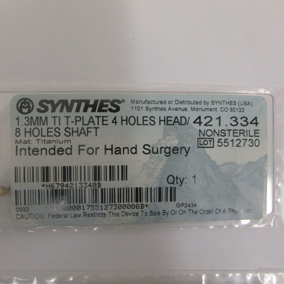 421.334 - SYNTHES - 1.3mm ti t-plate 4 holes head/8 holes shaft, () - ( Expiry Date: EACH )