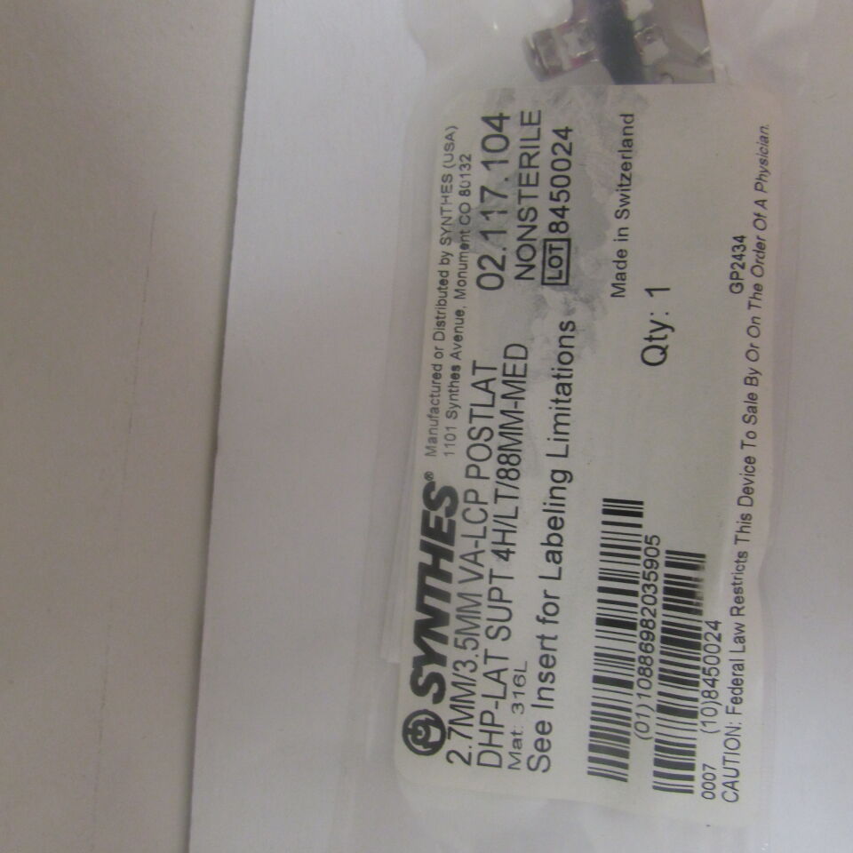 02.117.104 - SYNTHES - 2.7mm/3.5mm va-lcp postlat dhp-lat supt 4h/lt/88mm-med, () - ( Expiry Date: EACH )