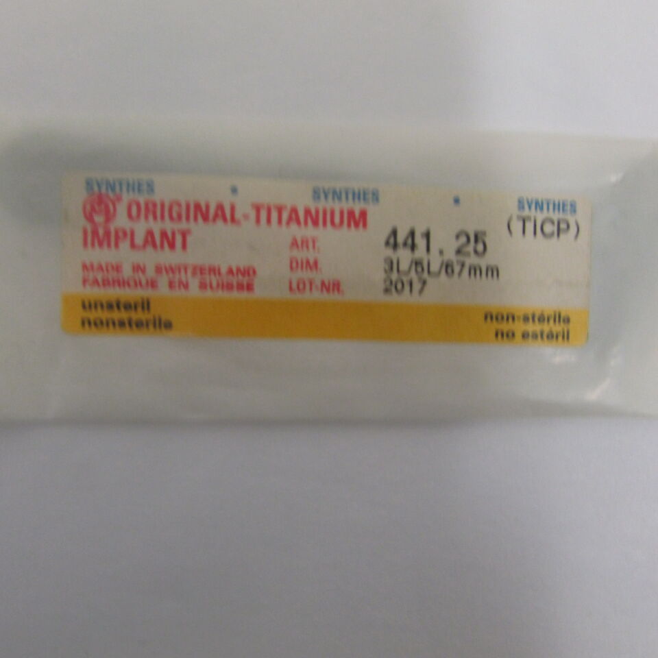 441.25 - SYNTHES - 3.5mm ti t-plate 3 holes head/5 holes shaft-oblique angle, () - ( Expiry Date: EACH )