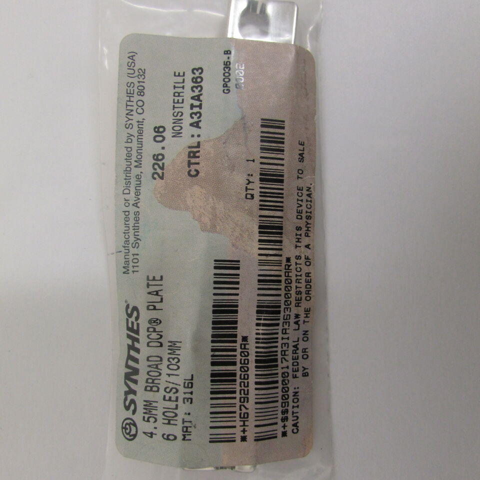 226.06 - SYNTHES - 4.5mm broad dcp plate 6 holes 103mm, () - ( Expiry Date: EACH )