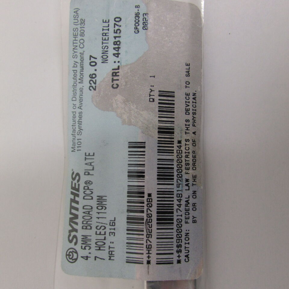 226.07 - SYNTHES - 4.5mm broad dcp plate 7 holes 119mm, () - ( Expiry Date: EACH )