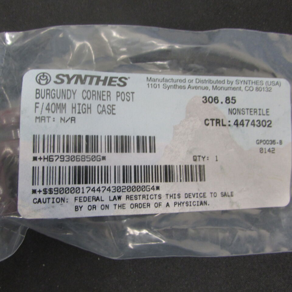 306.85 - SYNTHES - burgundy corner post f/40mm high case , () - ( Expiry Date: EACH )