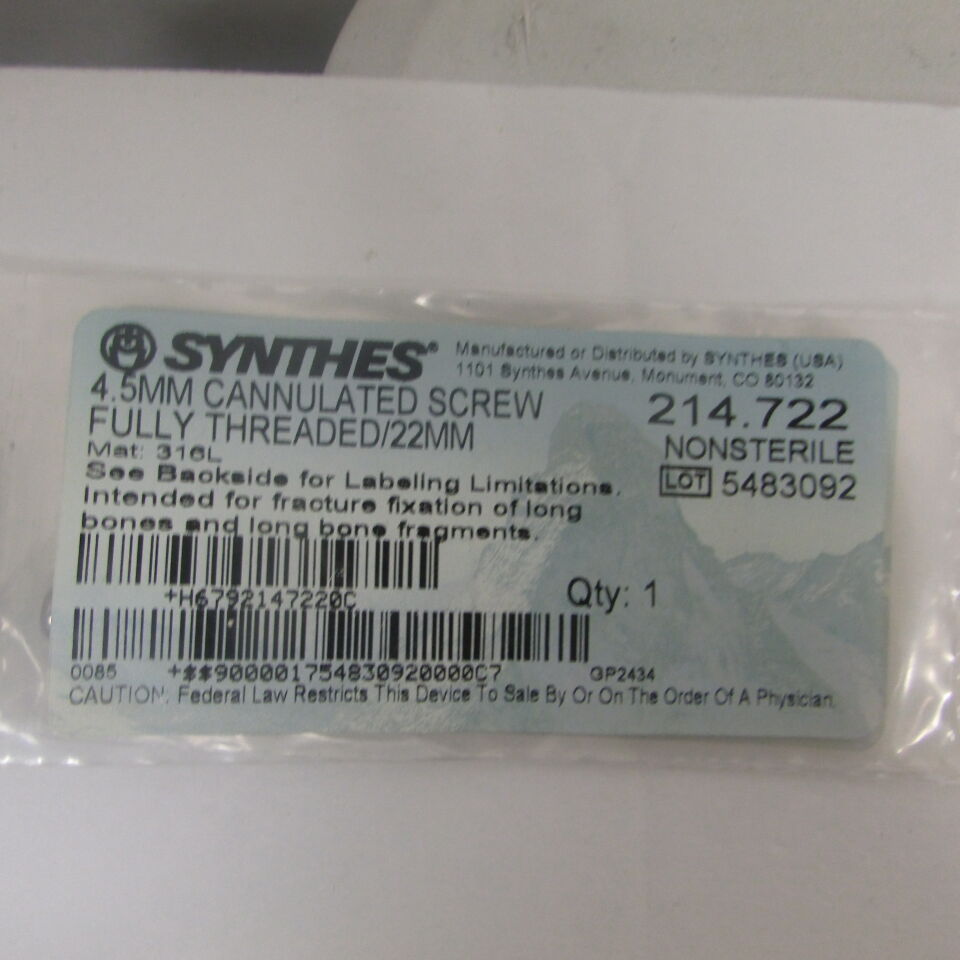 214.722 - SYNTHES - 4.5mm cannulated screw fully threaded 22mm, () - ( Expiry Date: EACH )