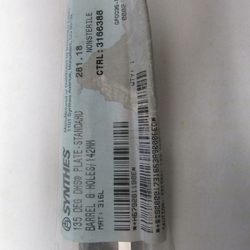 281.18 - SYNTHES - 135 deg dhs plate-standard barrel 8 holes/142mm, () - ( Expiry Date: EACH )