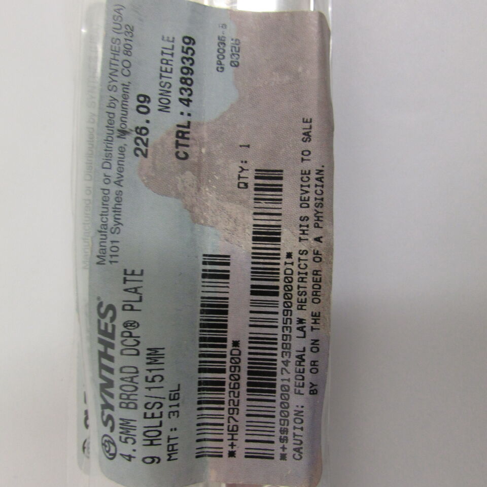 226.09 - SYNTHES - 4.5mm broad dcp plate 9 holes 151mm, () - ( Expiry Date: EACH )