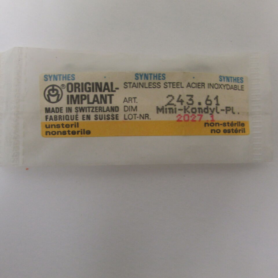 243.61 - SYNTHES - 2.0mm condylar plate 7 holes/39mm-left, () - ( Expiry Date: EACH )