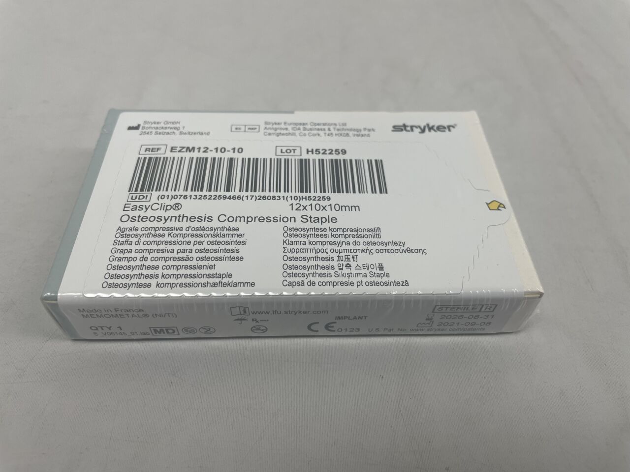 EZM12-10-10  -  STRYKER  -  EasyClip Bicortical Staple 12mm, 10-10mm , ( BX/1 )  -  ( Expiry Date : 2026-08-31 )