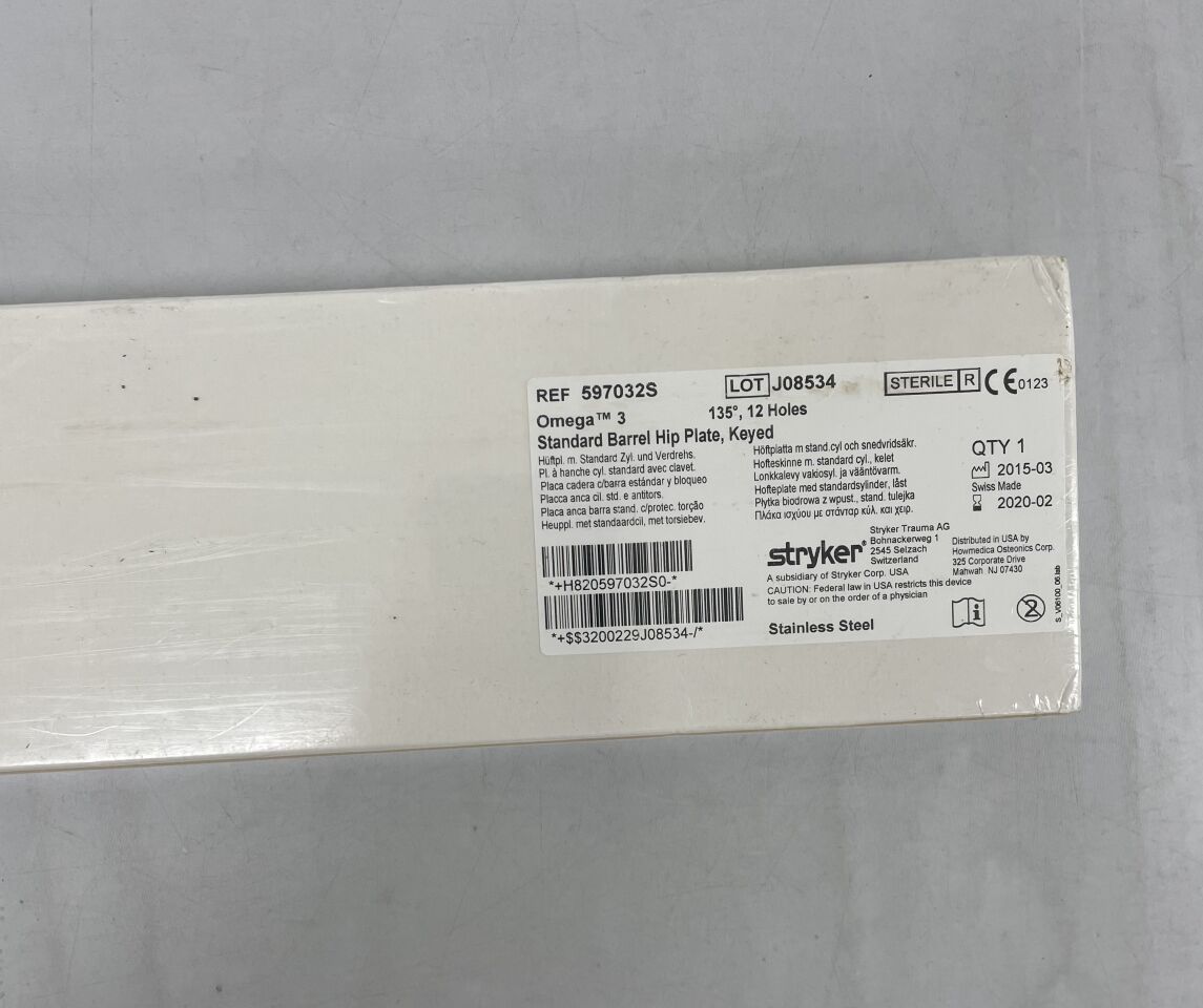 597032S - STRYKER - Omega 3 standard barrel hip plate, keyed, 135 degrees, 12 holes, (BX/1) - ( Expiry Date: 2020-02-01 )