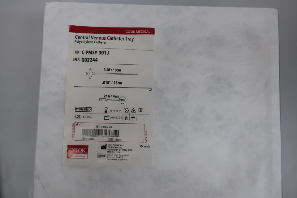 G02244 - COOK - Central Venous Catheter Tray, Polyethylene Catheter, 3.0fr/8cm, () - ( Expiry Date: 2022-11-01 )